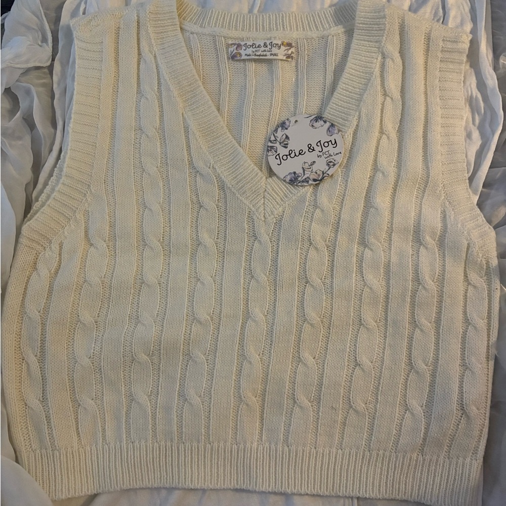 Jolie & Joy Cream V-Neck Cable Knit Sweater Vest